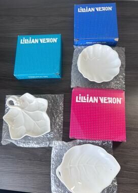 Vintage Lillian Vernon White Porcelain Leaf & Scallop Trinket Dishes 3 New Box